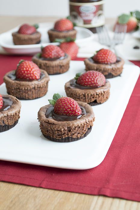 Mini-Chocolate-Strawberry-Cheesecake-11