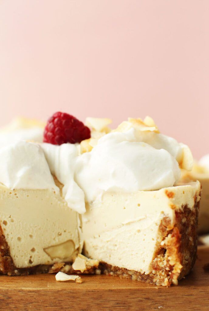 WHITE CHOCOLATE MACADAMIA NUT CHEESECAKE