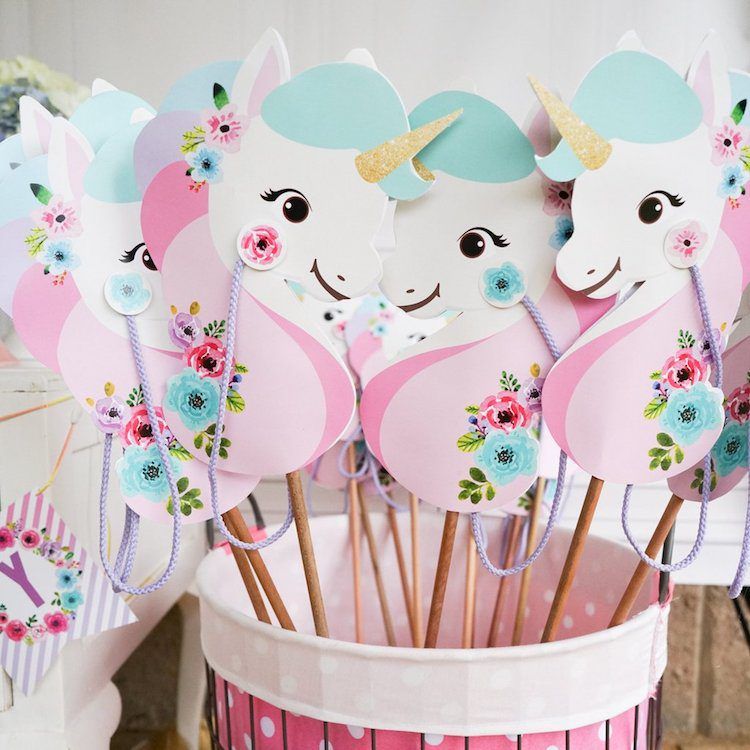 unicorn birthday party ideas: Unicorn Stick Horse
