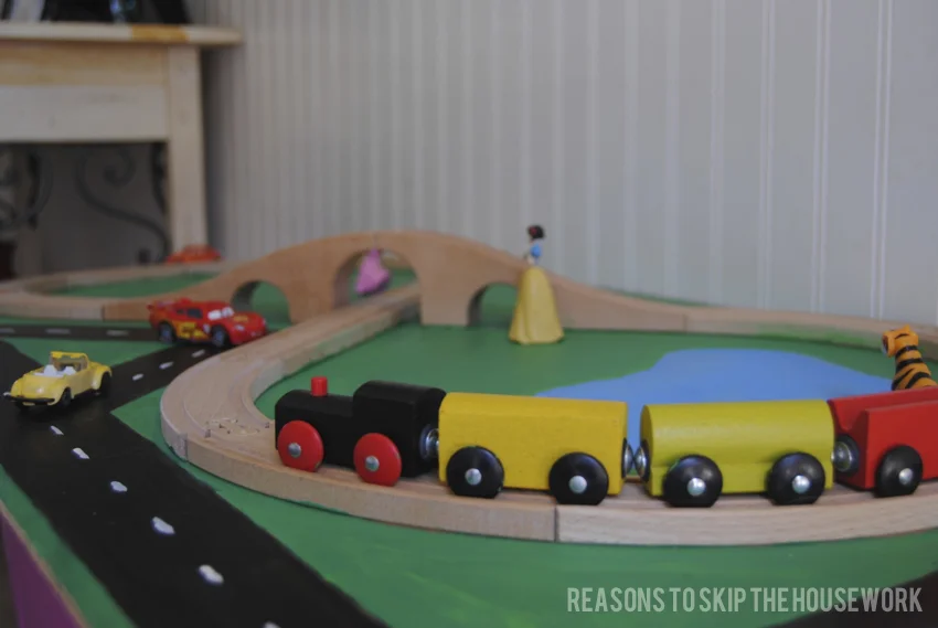 ย Make Your Own Train Table