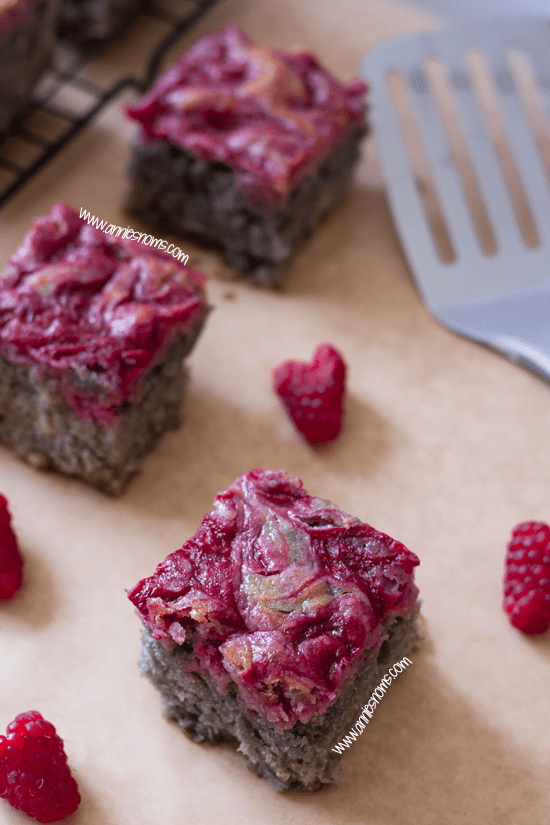 raspberryswirlcakebars1