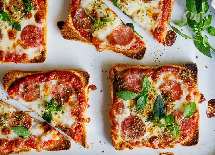 A Quick and Easy 5 Minute Snack - Pizza on Toast