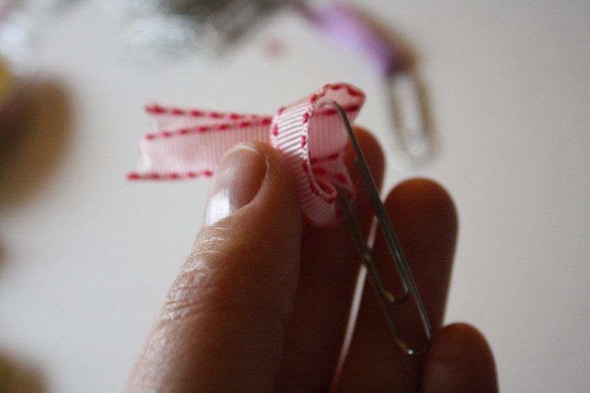 Easy embellished paper clips!  By Designer Trapped in a Lawyer's Body for Reasons to Skip the Housework.