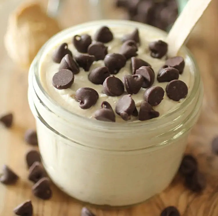 Cookie Dough Greek Yogurt - a Sweet 5-minute snacks