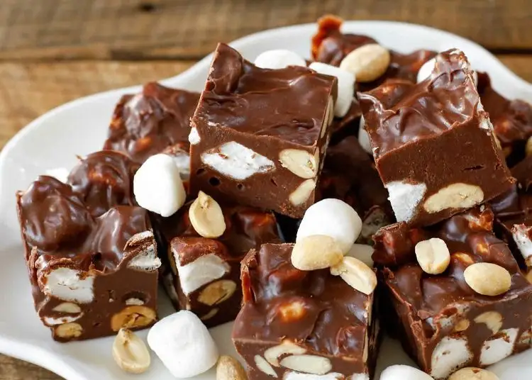 Rocky Road Fudge in a Jiffy - A 5 Minute Snack