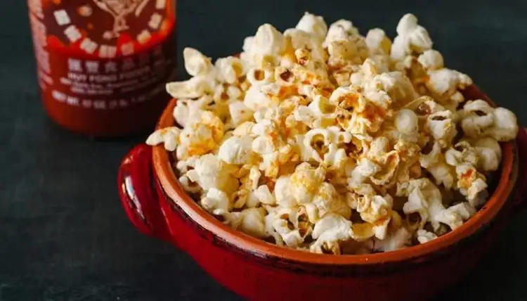 Spicy Sriracha Popcorn 5-minute snacks