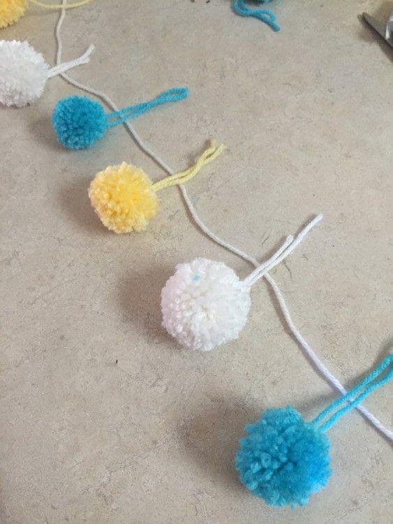 how to make a pom pom