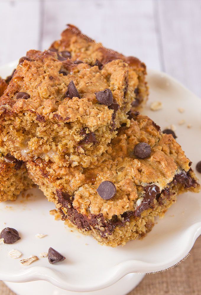 These Chocolate Chip Oatmeal Gooey Bars marry a gooey condensed milk filling, with a soft, oatmeal cookie dough. With plenty of chocolate chips for good measure! 