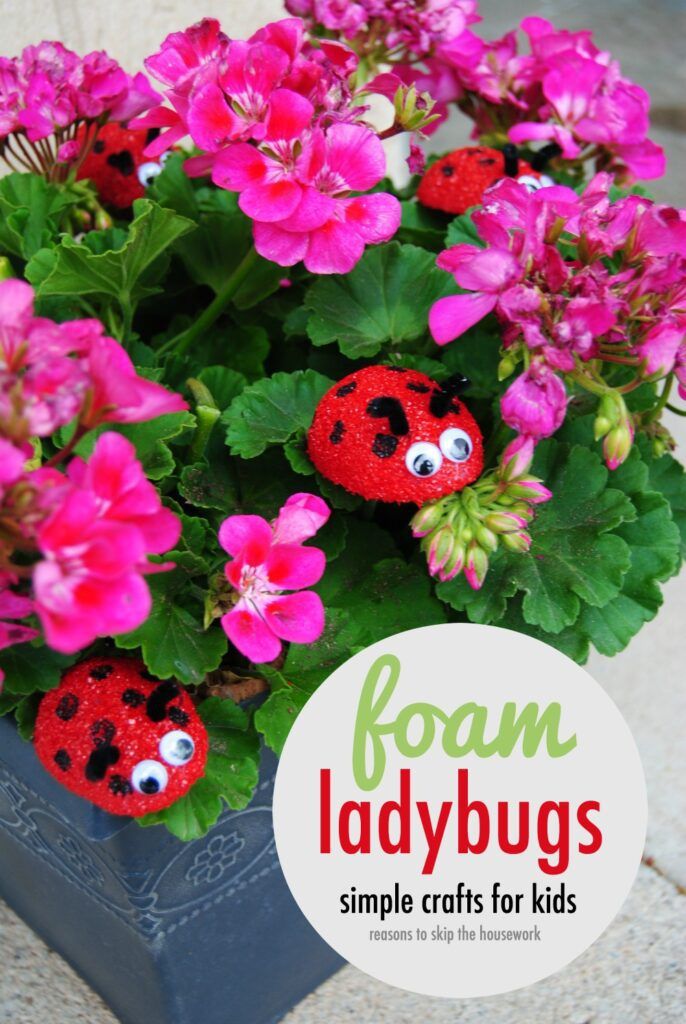 Foam ladybugs are the perfect kid craft for Spring and Summer! #makeitfuncrafts