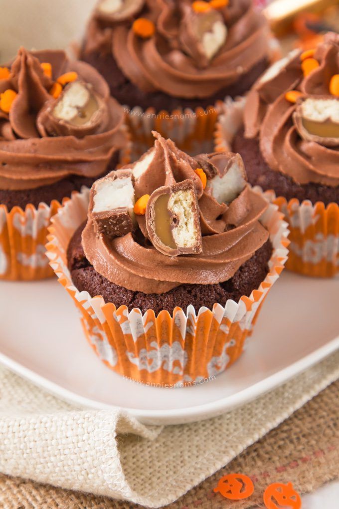 Have leftover Halloween sweets? Then make these Candy Bar Cupcakes! With a surprise centre, luscious frosting and candy bar topping, these are a fun and easy way to use that candy up! 