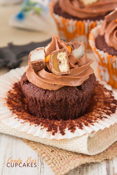 Have leftover Halloween sweets? Then make these Candy Bar Cupcakes! With a surprise centre, luscious frosting and candy bar topping, these are a fun and easy way to use that candy up!