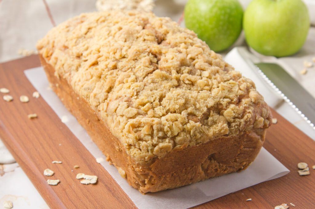 All the flavours of Apple Pie, but in a quick to make, delicious quick bread! Soft, squidgy and packed with apples and spices, this is the perfect bread for Fall!