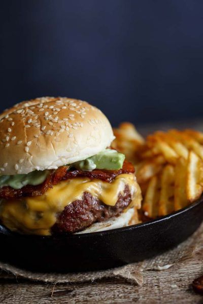 stuffed-jalapeno-popper-bacon-cheeseburger-3