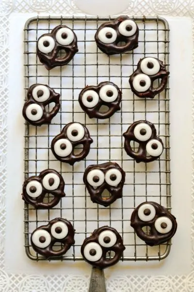 These Halloween Treats for Kids are a little bit spooky and a whole lot of fun!