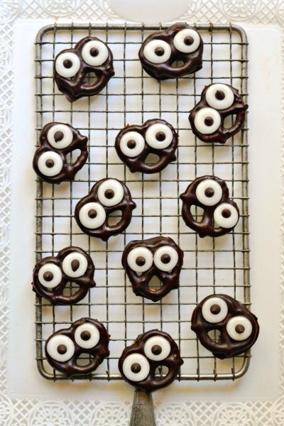 These Halloween Treats for Kids are a little bit spooky and a whole lot of fun!