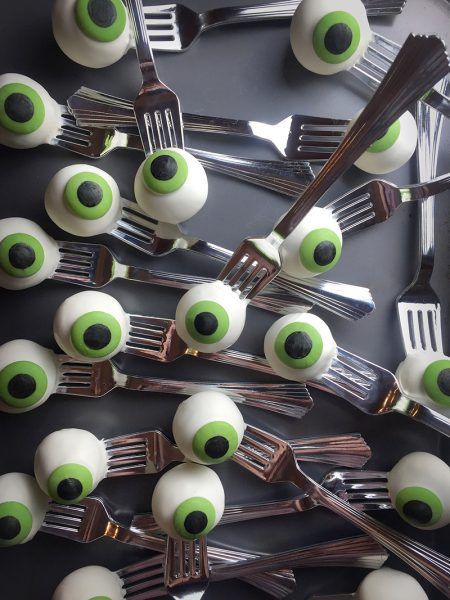 These Halloween Treats for Kids are a little bit spooky and a whole lot of fun!