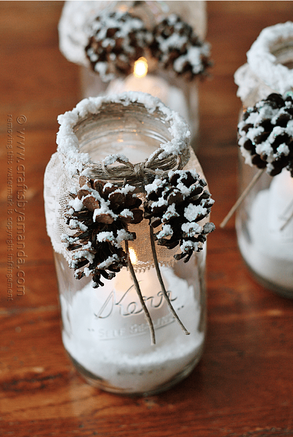 Pinecone Jars: The holidays are here and there are so many different gift and decor ideas to bring lots of cheer! There are so many Mason Jar Crafts to make this holiday!