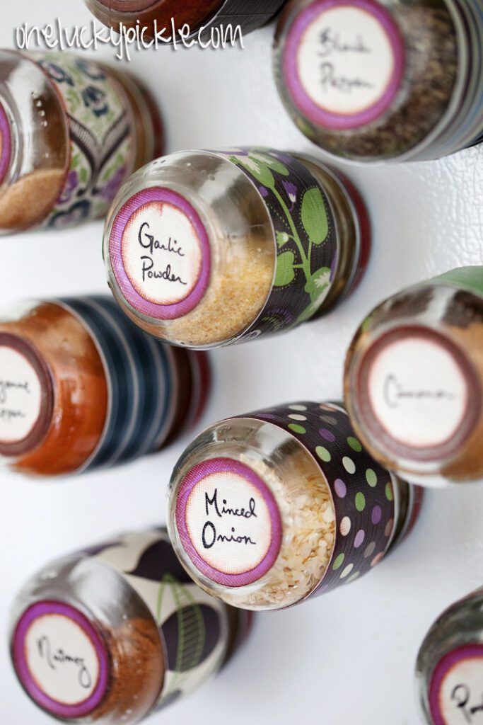 Here are some great ideas to recycle baby food jars and put them to use in fun and creative ways! 