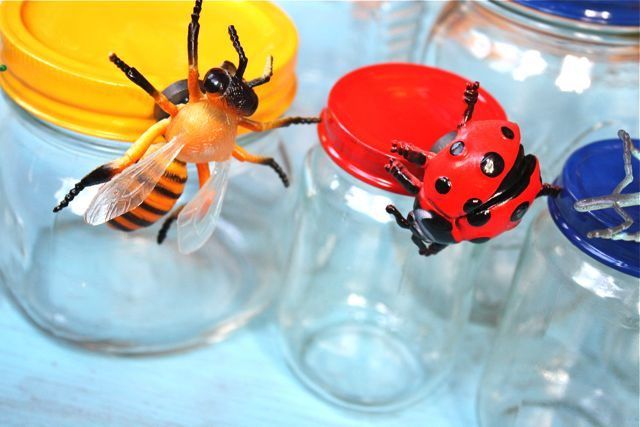 Here are some great ideas to recycle baby food jars and put them to use in fun and creative ways! 