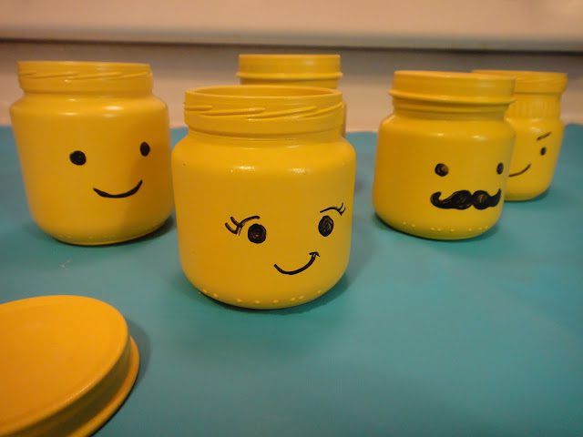 Here are some great ideas to recycle baby food jars and put them to use in fun and creative ways! 