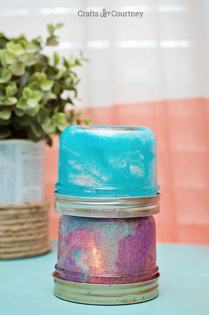 Here are some great ideas to recycle baby food jars and put them to use in fun and creative ways! 