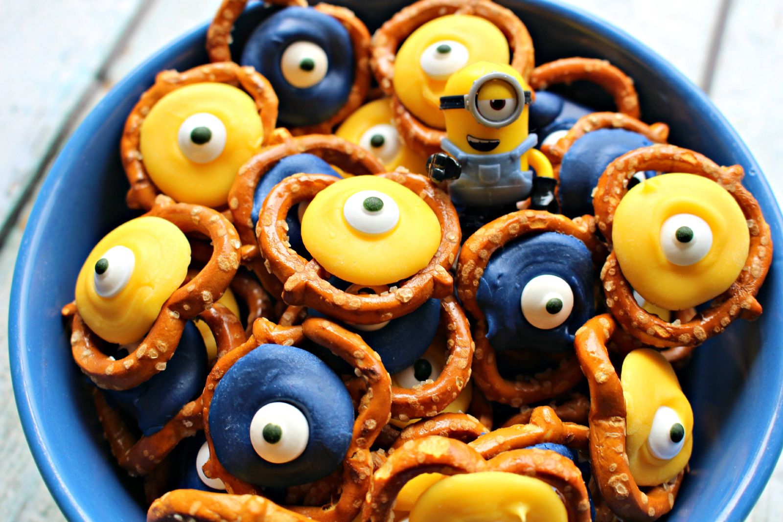 Simple Minion Treats