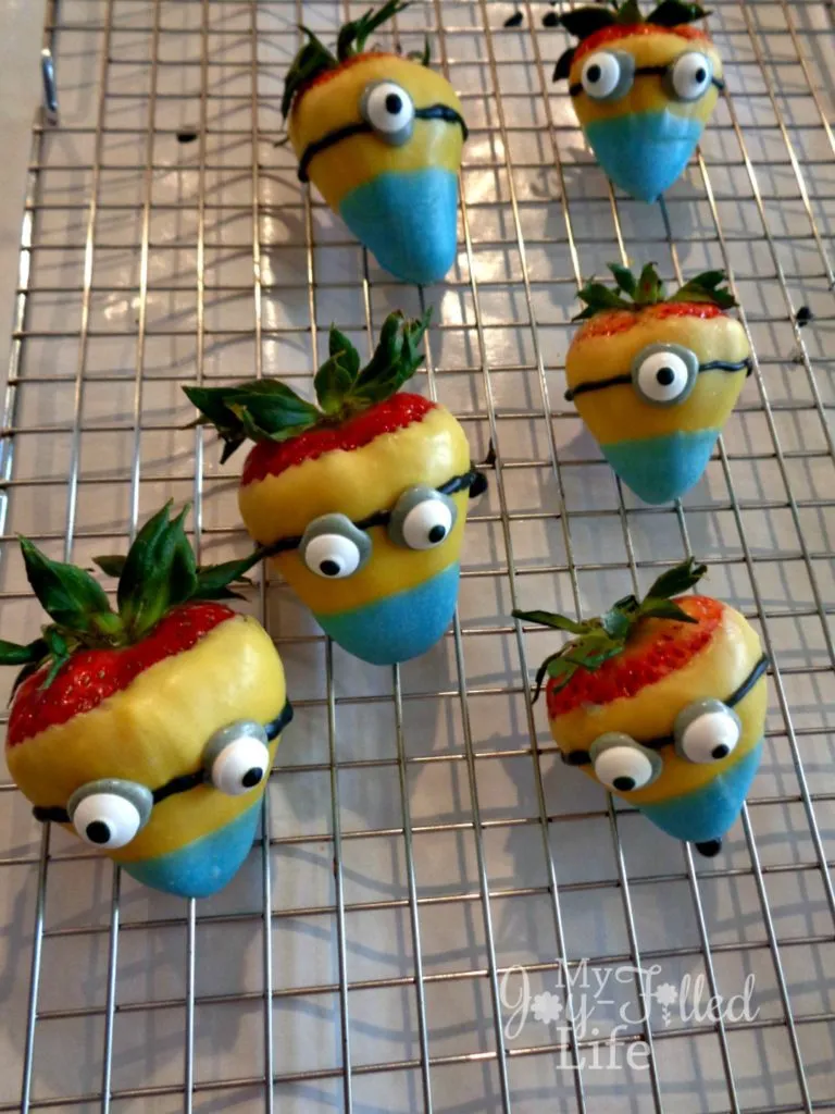 Simple Minion Treats