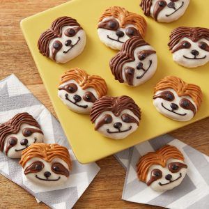 Cute pretzel treats for every occasion. Cute and delicious and perfect for parties!