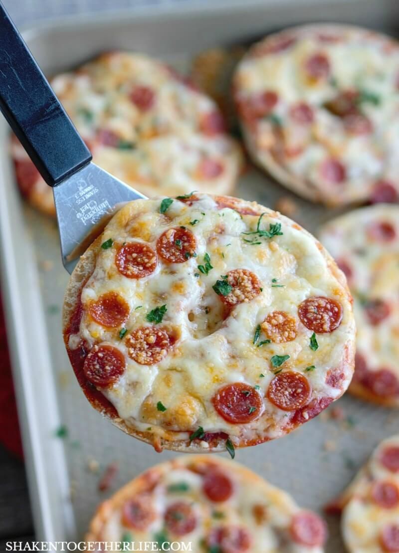 https://www.shakentogetherlife.com/2017/10/thin-crust-bagel-pizzas.html