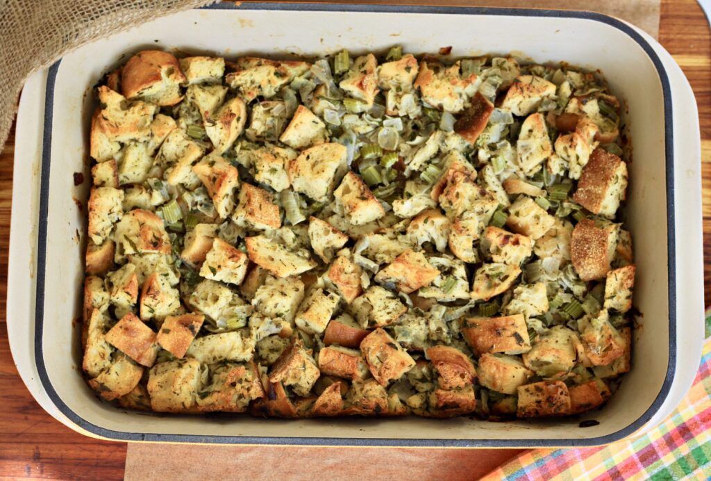 https://www.ehow.com/13583201/moms-classic-make-ahead-bread-stuffing-recipe/?utm_source=pinterest&utm_medium=fanpage&utm_content=blog&crlt_pid=camp.JHKJduz01Mpf