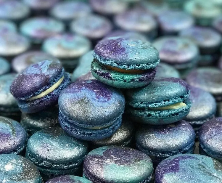 Macarons with galactic colors