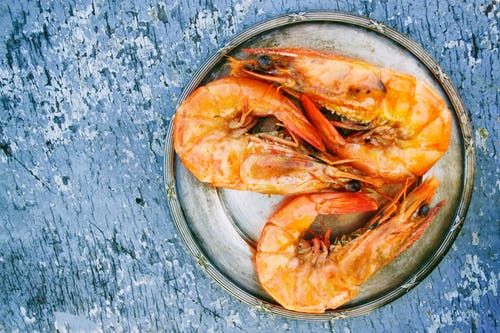 three cooked shrimps on can