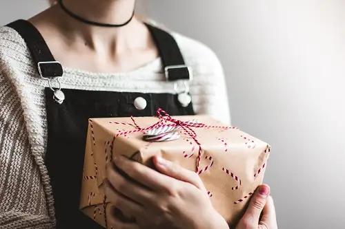 girl holding a gift