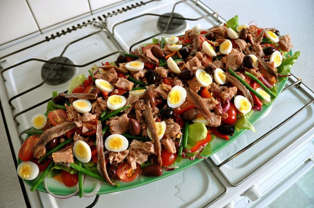 Salad Nicoise with canned tuna