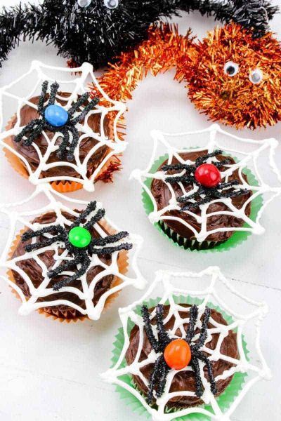 Halloween Spider Web Cupcakes With Chocolate Spiders